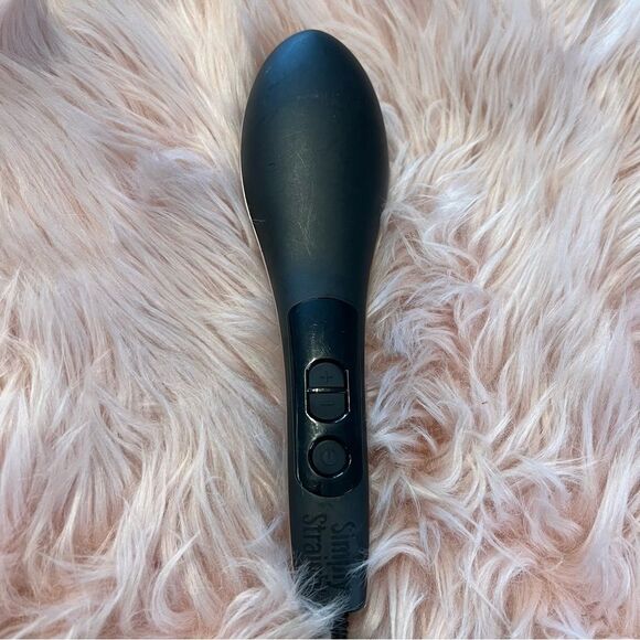 Simply Straight Brush Hair Straightener Model SHS 300P Beauty Hair Tool Ceramic - Picture 3 of 5